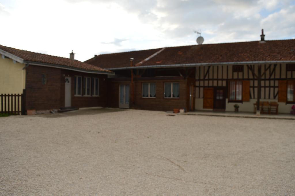 Au Passage Des Grues Bed & Breakfast Drosnay ภายนอก รูปภาพ
