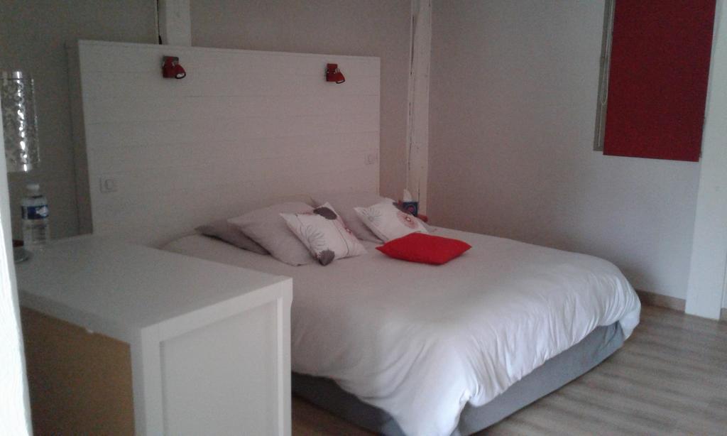 Au Passage Des Grues Bed & Breakfast Drosnay ภายนอก รูปภาพ