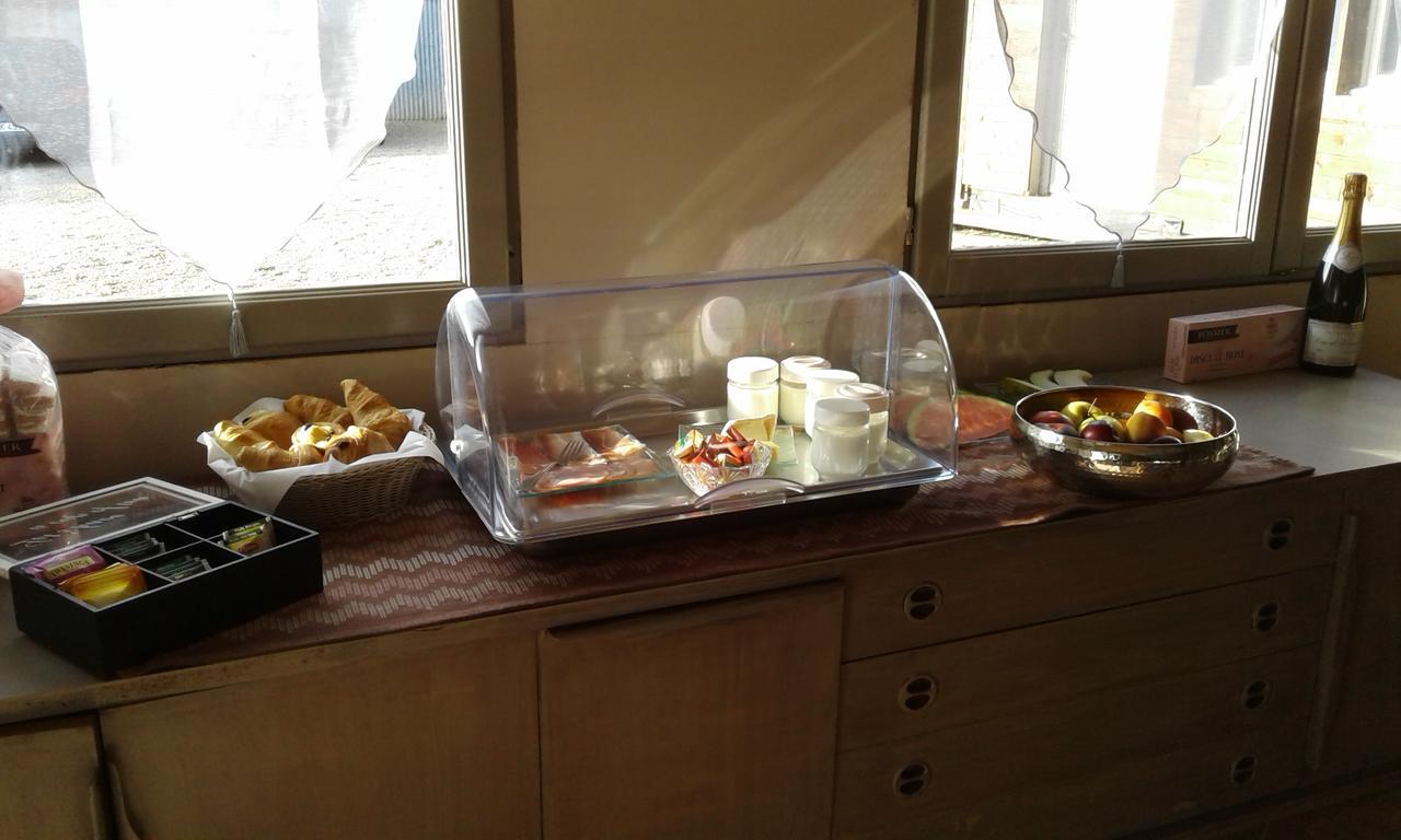Au Passage Des Grues Bed & Breakfast Drosnay ภายนอก รูปภาพ
